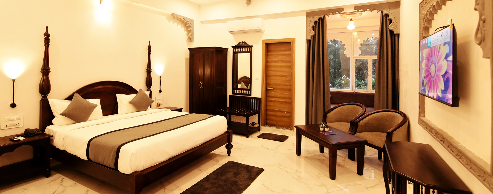 Best resort near Sajjangarh Fort with pool and garden space